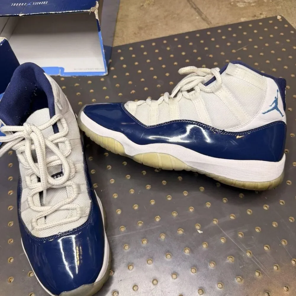 Jordan Men's Blue and Navy Trainers